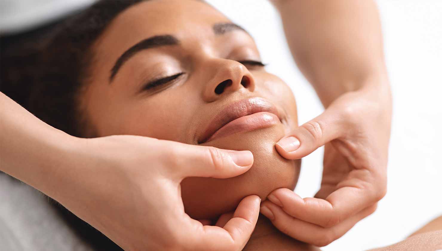 monaz-clinic-facial-massage-benefits