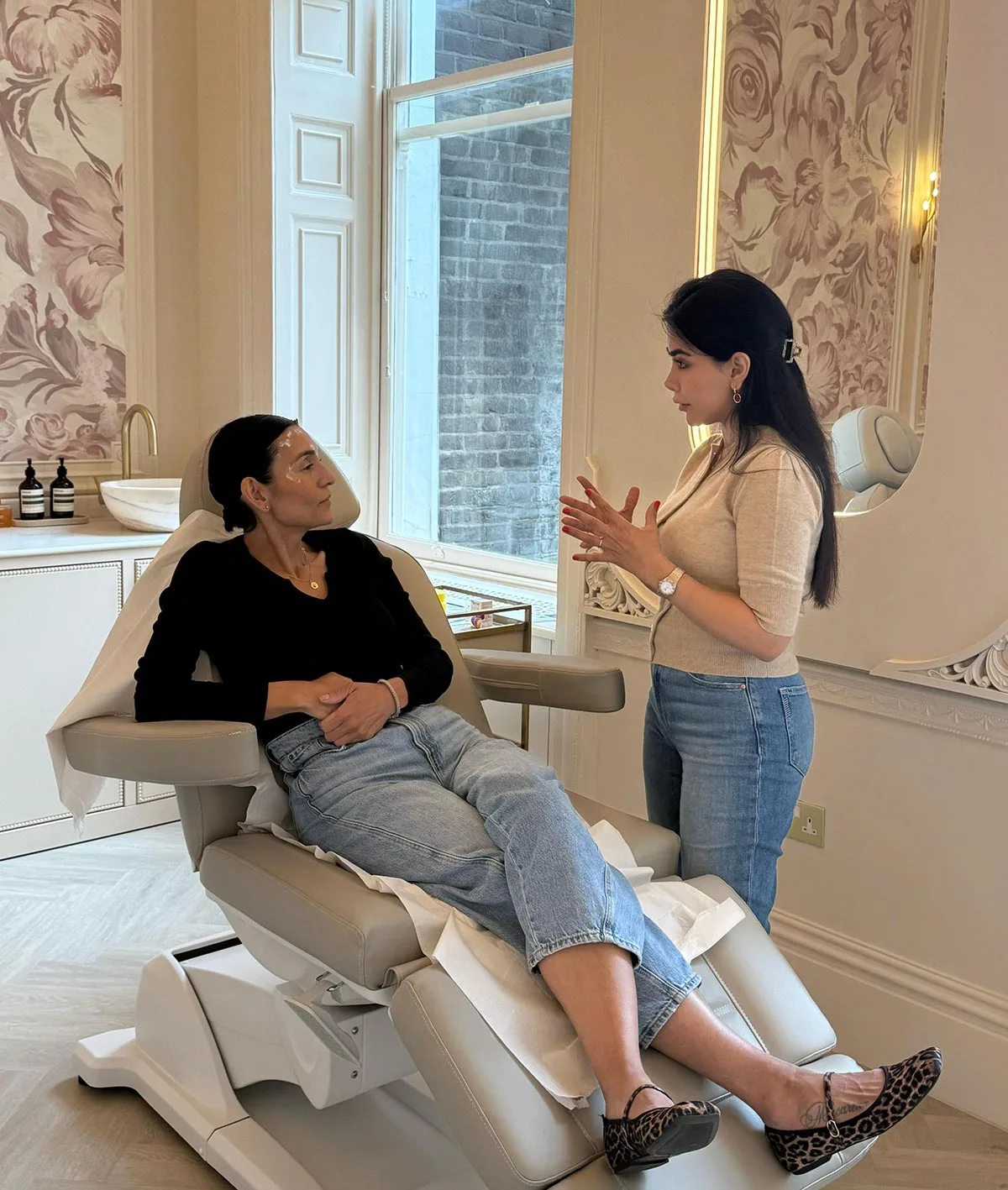 Monaz Clinic Costumer Relations